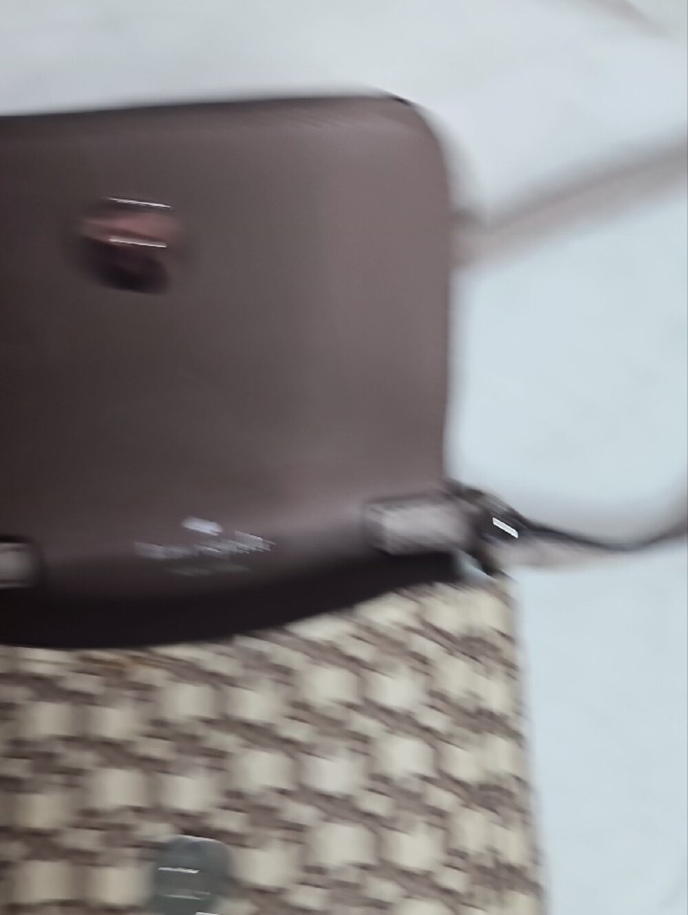 kate spade Ny North /South Spade Link Crossbody Phone Bag Cream /tan - Picture 7 of 10